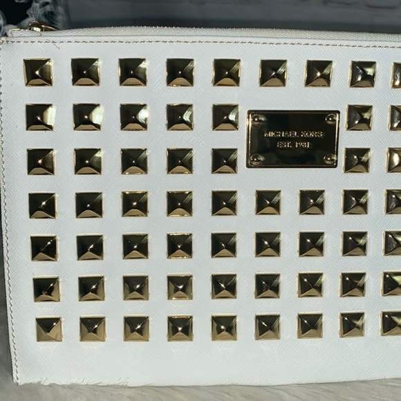 Michael Kors HAMILTON Tote/PYRAMID STUDDED XL Wristlet 2pc Set - Picture 12 of 16